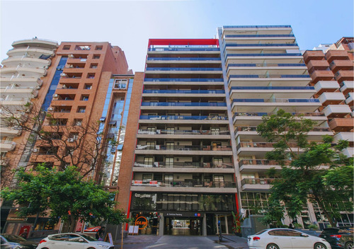 Local En Venta En Nueva Córdoba Con Patio Interno, Baño, Bacha Y Muebles De Cocina Para Guardado