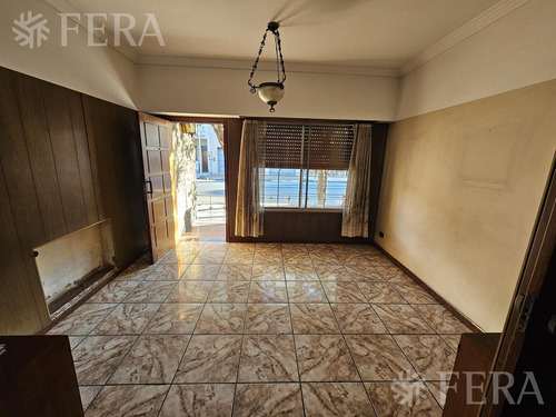 Venta De Casa De 4 Ambientes Con Cochera Y Quincho En Piñeyro