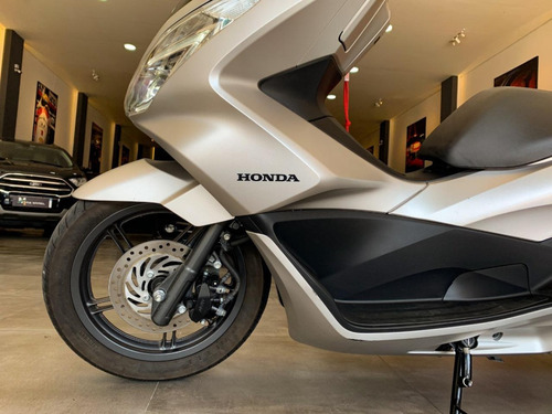 Imagem 3 de 7 de Honda Pcx 2017 Bem Conservada (rodrigo)