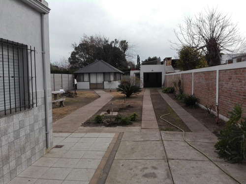 Imagen 2 de 11 de Venta De Casa Sobre Avenida 44