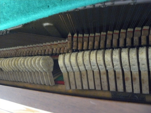Piano Vertical Bentley