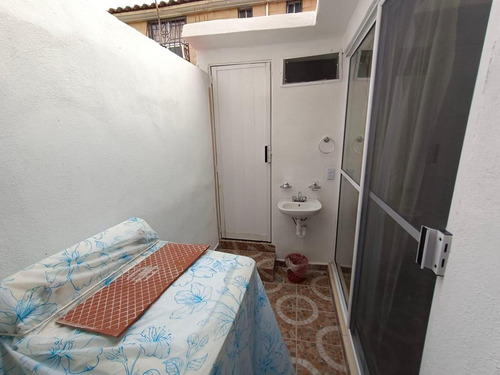 Excelente Casa En Los Arcos De 3 Recamaras R.a