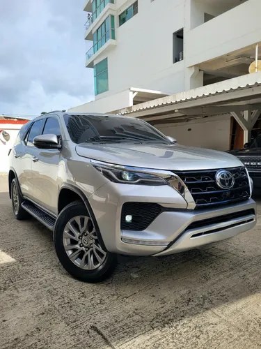 Toyota Fortuner 2,4l Srv Diesel 2023 4x2 At