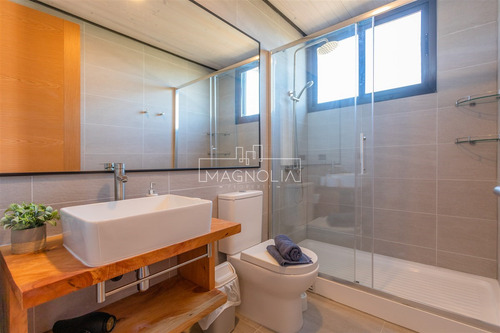 Casa En Venta De 3 Dorm. En Pichilemu