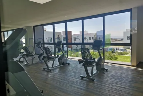 Casa En Renta En Altos Juriquilla, En Excelentes Condiciones Con Amenidades.