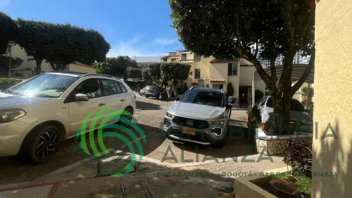 Casa En Venta En El Tejar. Cod V61711