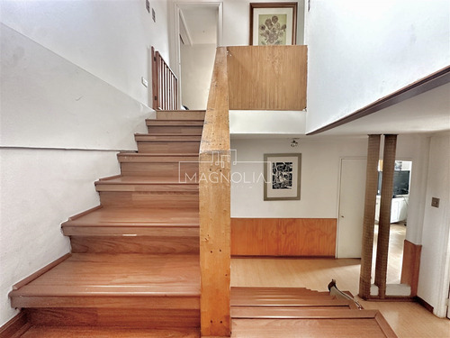 Casa En Venta De 5 Dorm. En Las Condes