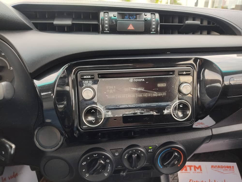Imagen 10 de 12 de Toyota Hilux 2.7
