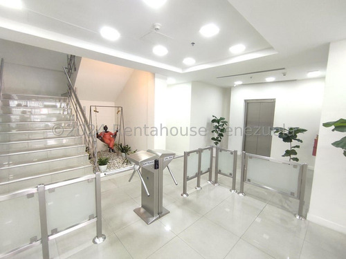 Local Comercial En Alquiler Av Principal Los Ruices, 413 M2 De Oficina O Comercio En Prestigioso Centro Empresarial ,facil Acceso Seguridad Privada