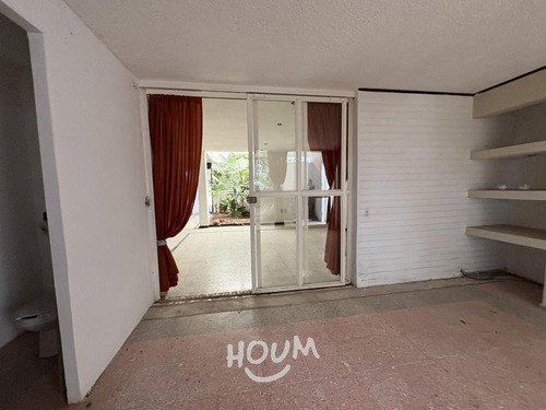 Casa En Colinas De San Javier, Guadalajara Con 7 Recámaras, 1305 M², Id: 151607
