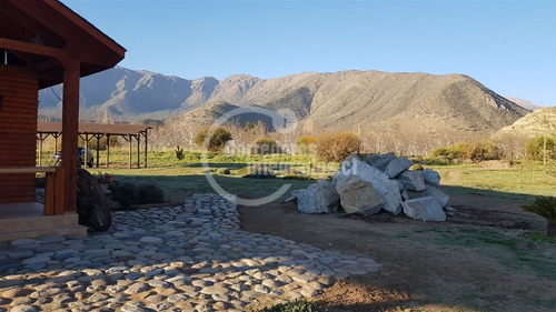 Parcela De 26.000m2 Con Casa Y Cabaña En Putaendo