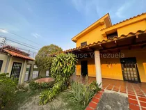 Comprar Casa En Venta En Andrés Bello Invierte En Terreno De Esquina De 392 Mts2 De Construcción Con Acabados De Primera  Dos Niveles Totalmente Amoblados Nela 24-24527
