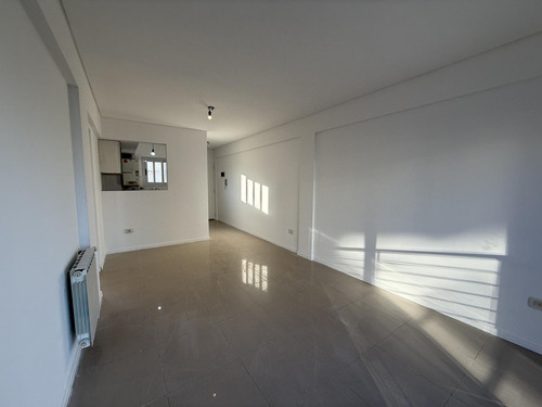 Departamento De 3 Ambientes - Castelar Centro