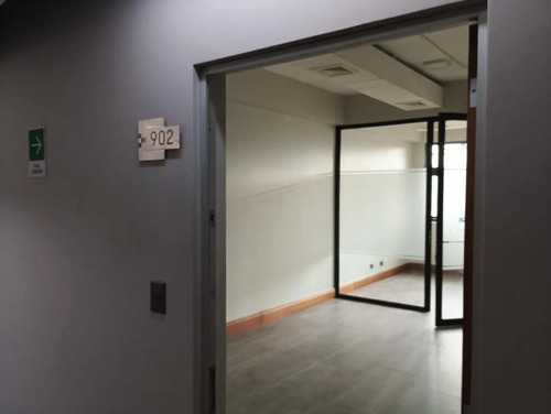 Arrienda Oficina Con Privados Y Dos Baños En Centro Tco
