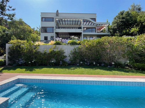 Moderna Casa Con Espectacular Vista A La Cordillera