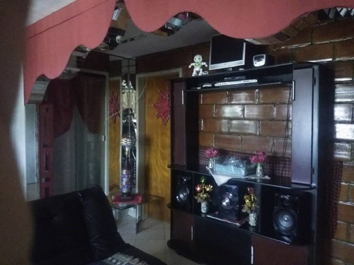 Imagen 3 de 6 de Apartamento En Charallave Centro. 2 Hab. Gran Oportunidad