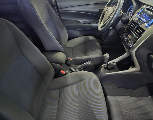 Toyota Yaris 1.3 16V FLEX XL LIVE MULTIDRIVE