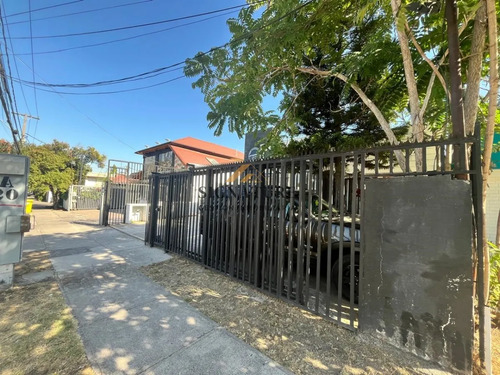 Casa Comercial Con Bodega, Negociable.