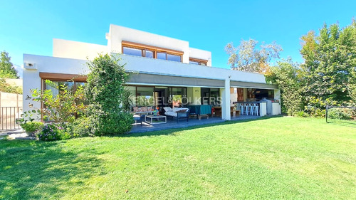 Excelente Casa En Venta En Piedra Roja, Piscina, Quincho.