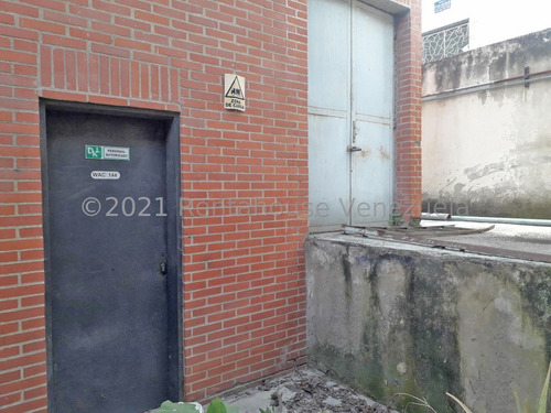 Imagen 4 de 15 de 21-24238 Edificio Con 3 Galpones, Espacio Para Contenedores De 45hc Con Su Montacarga Y Areas Administrativas.