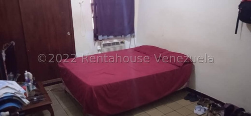 Imagen 4 de 13 de Se Vende Casa En Una De Las Mejores Zonas Residenciales Y Comerciales De La Ciudad. 04165613046. Mls 23-6419