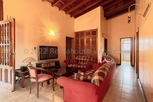 Exclusiva Casa En Venta Ubicada En Los Naranjos Del Cafetal 25-17320