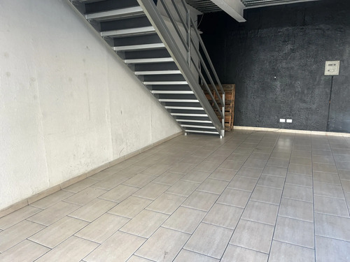 Arriendo Local Comercial  Metro Patronato