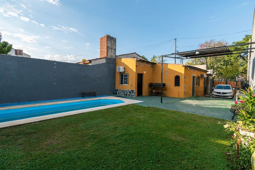 Casa En Venta Don Bosco, Pileta