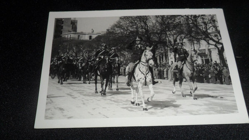 Juan Domingo Peron Desfilando Con Caballo Pinto Foto