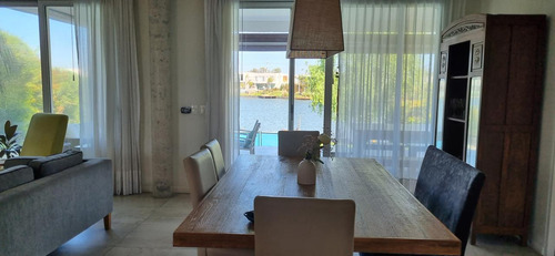 Casa En Tipas Nordelta 280 M2 Cub. Vista Al Lago Venta / Alquila