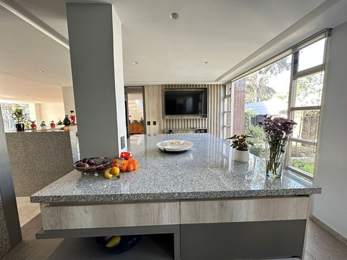 Casa Remodelada Y Llena De Espacios En El Corazón De Pedregal De San Francisco
