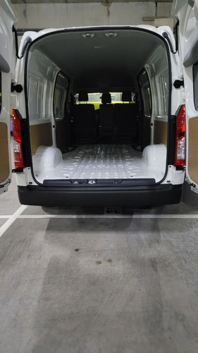 Toyota Hiace 2.8 Tdi Furgón 6at L2h2 3a 5p
