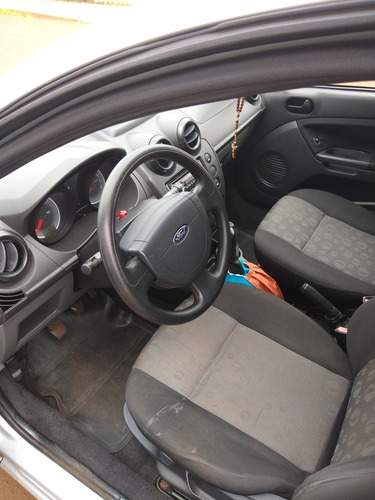 Imagem 3 de 5 de Ford Fiesta 2010 1.0 Flex 5p