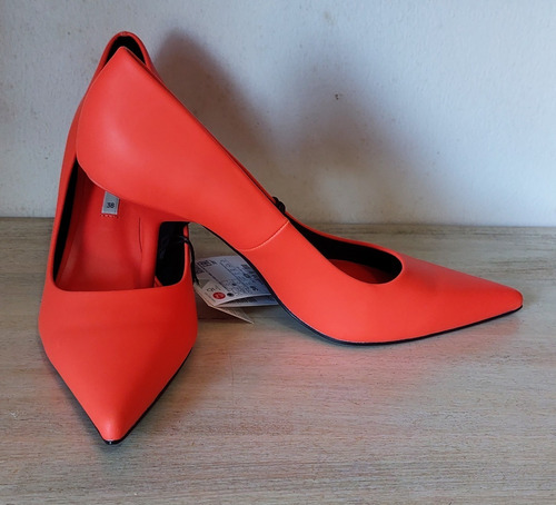 Imagen 3 de 9 de Zapatos Clasicos Tipo Stiletto Escote Zara Nuevos Sin Uso