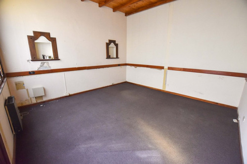 Venta - Casa De Estilo Ideal Instituciones. 400 M2