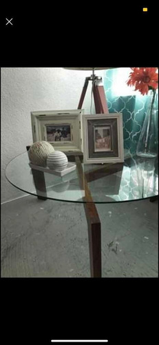 Mesa De Centro Base De Madera Cubierta De Cristal