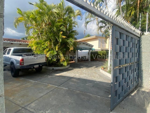 Preciosa Casa En Venta Ubicada En Colinas De Bello Monte Con Vista Al Avila Mvg 24-5718