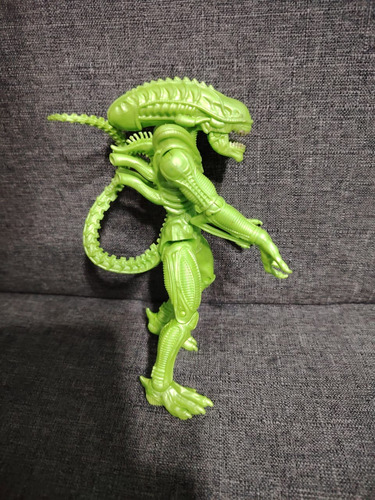 Figura De Acción Lanard Aliens Xenomorph Warrior Glow (Usado)