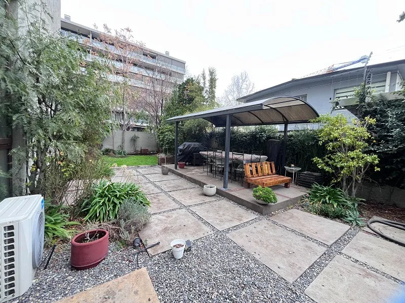 Imagen 3 de 11 de Lindo Departamento En Primer Piso Con Amplio Jardín