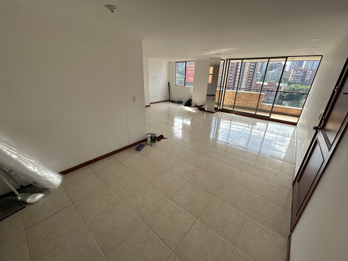 Apartamento En Arriendo Ubicado En El Poblado Sector La Visitacion (22902).