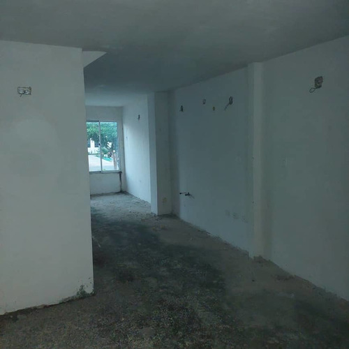 Imagen 2 de 12 de En Obra Gris, Townhouse Arz