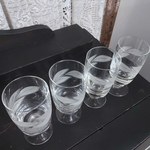 Imagem 6 de 9 de Taça Cristal Lapidado Jateado Fundo Grosso Com 4