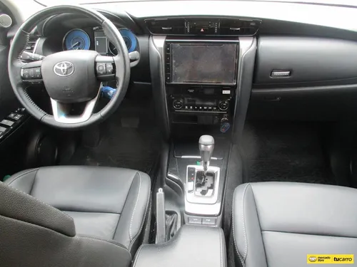 Toyota Fortuner Black Edition 4x2 2.4cc At Aa