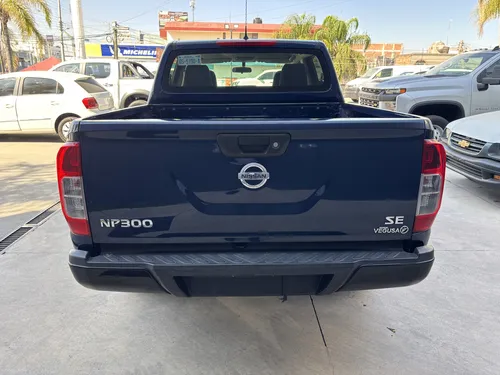 Nissan NP300 2.4 Doble Cabina Se Aa Pack Seg Mt
