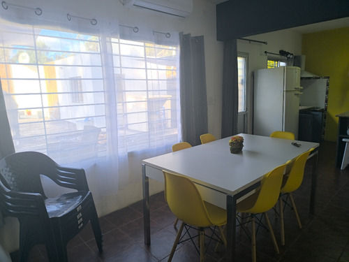 Casa Piscina Climatizada Abierta Fuera De Servicio