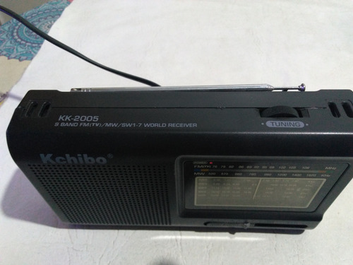 Radio Multibandas Kchibo Kk-2005 Con Cable De Conexion 220w Negro (Usado)