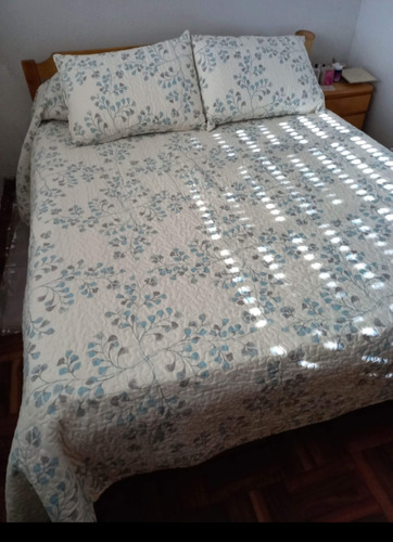 Set Cubrecama Capitoneada Marca Divino Almohadas Nuevas 