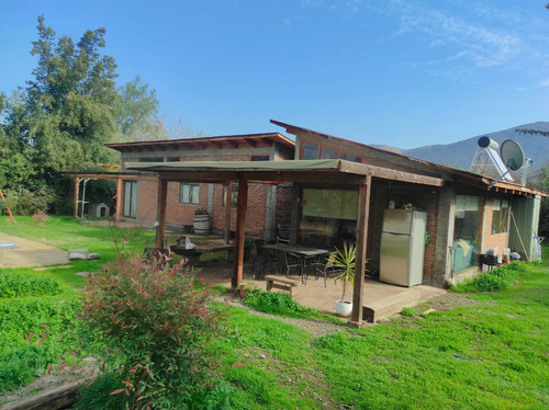 Casa Familiar Con Piscina, Quincho Y Gran Terreno Colina