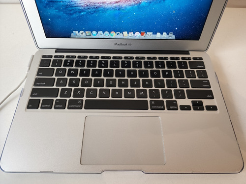 Imagen 3 de 10 de Macbook Air 11 2011 Intel I5, 2 Gb Y 60gb Ssd + Funda - Leer
