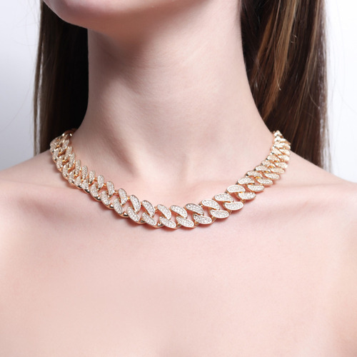 Corrente Chocker Cuban Cravejada Banhada A Ouro 18k